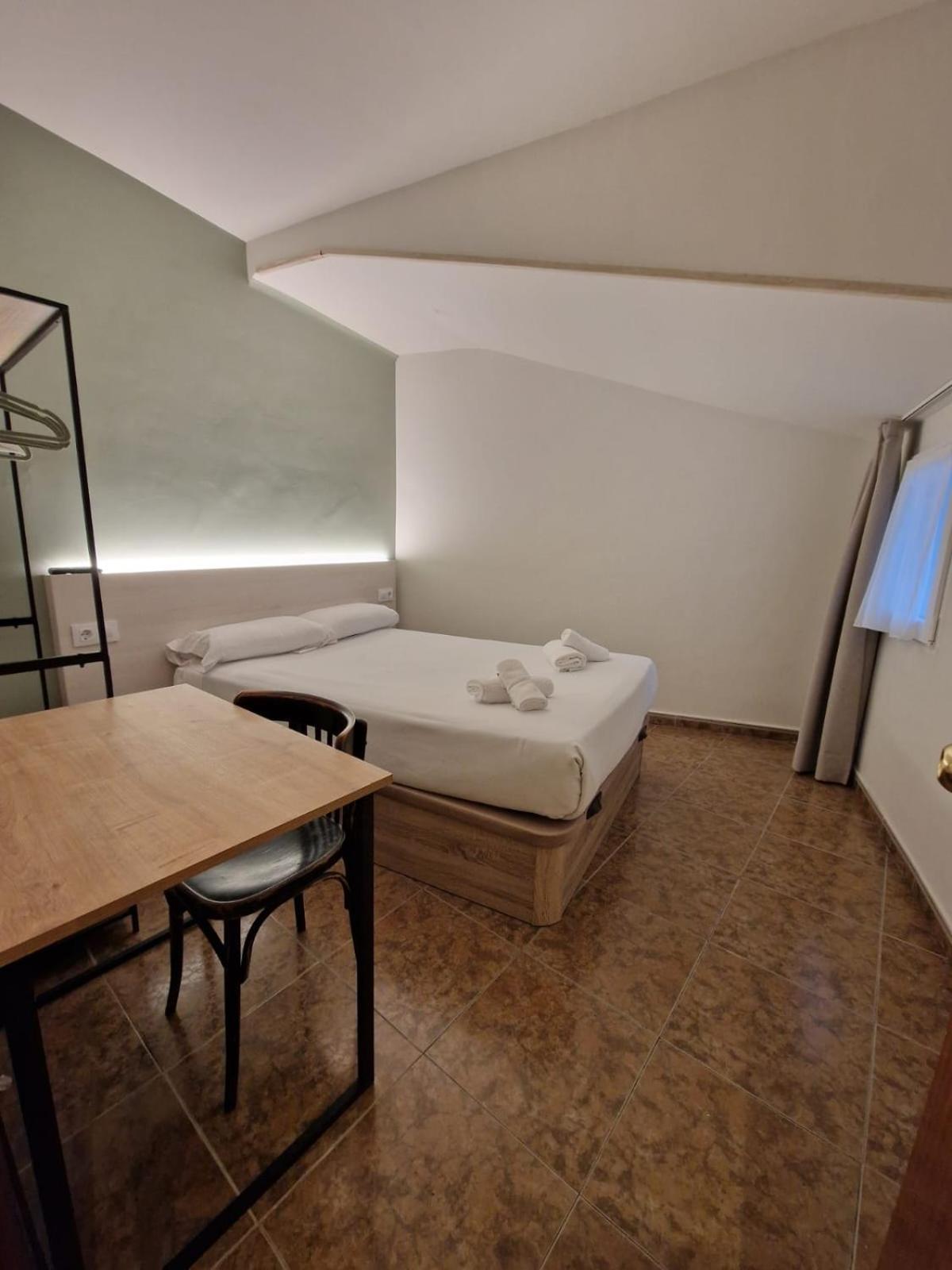 Hostal Rugaca Huesca Extérieur photo