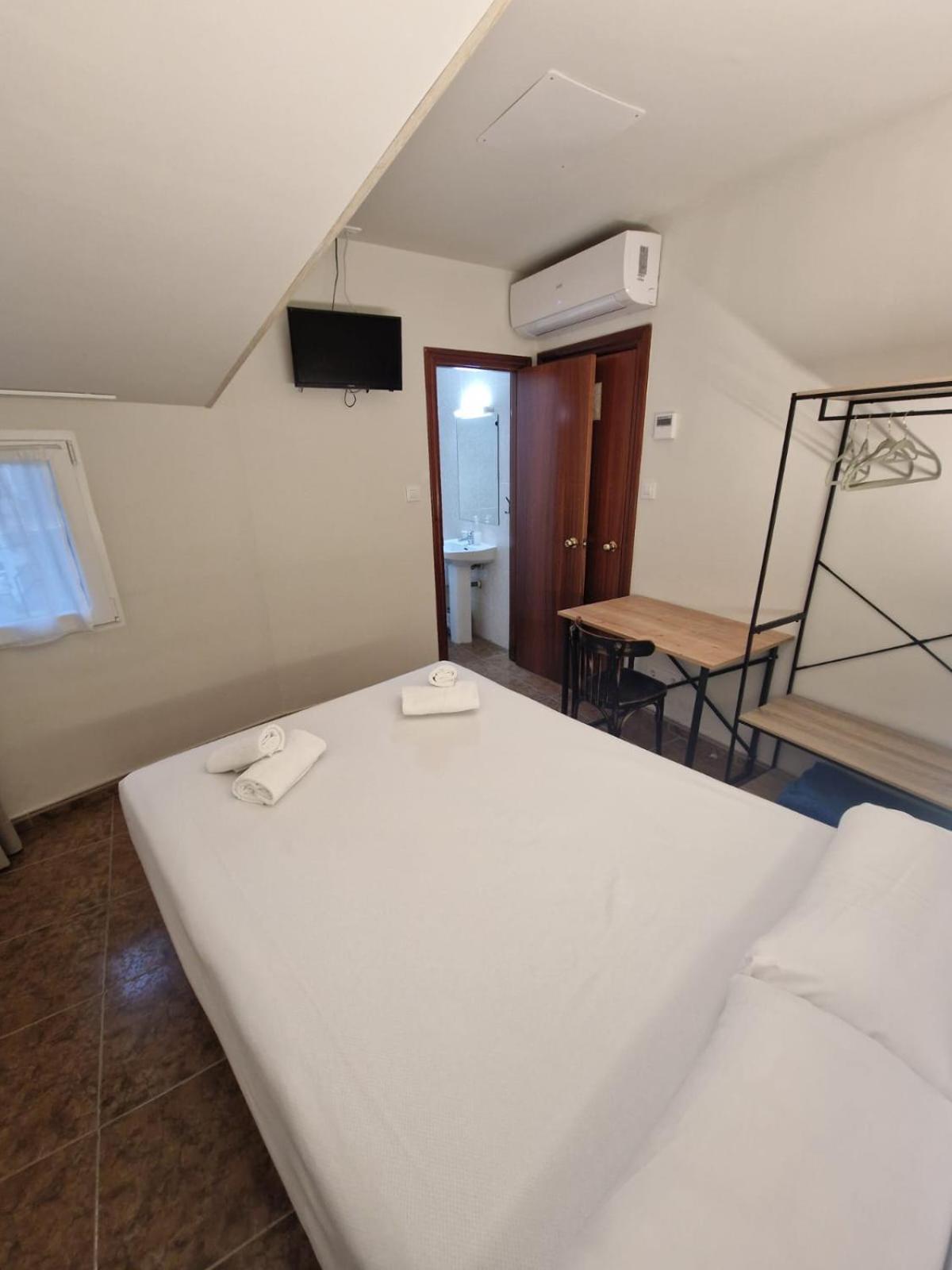 Hostal Rugaca Huesca Extérieur photo